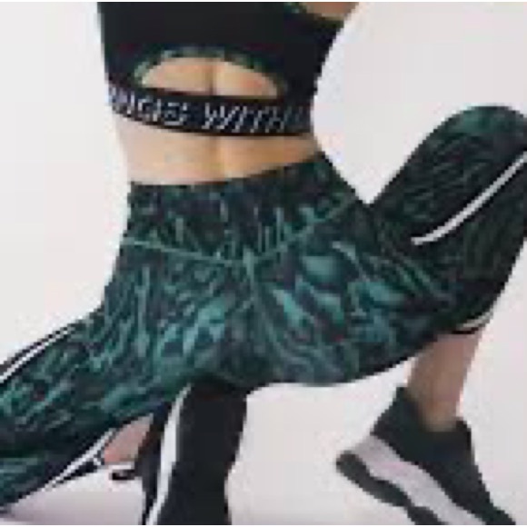 Pam & Gela Pants - Pam & Gela Ocelot Curved Hem leggings tights green black size medium